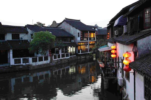 我跟我女友属于异地恋，她早上总起不来，我该怎么办把她叫醒，不让她再睡？游戏画面